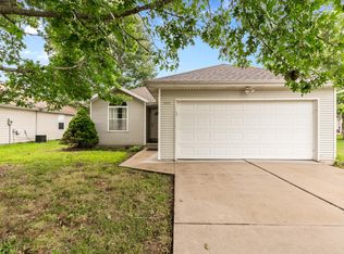 1018 W Butterfield Dr, Nixa, MO 65714