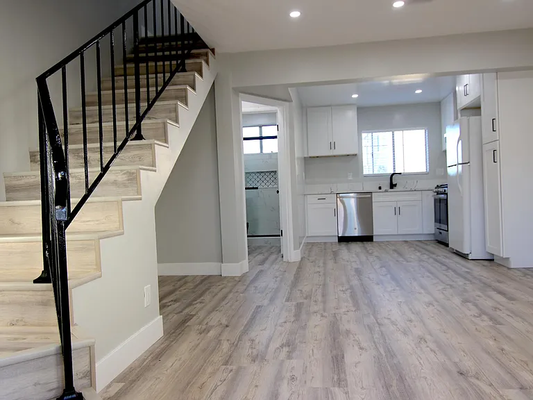120 Roswell Ave #12 — Photo 41