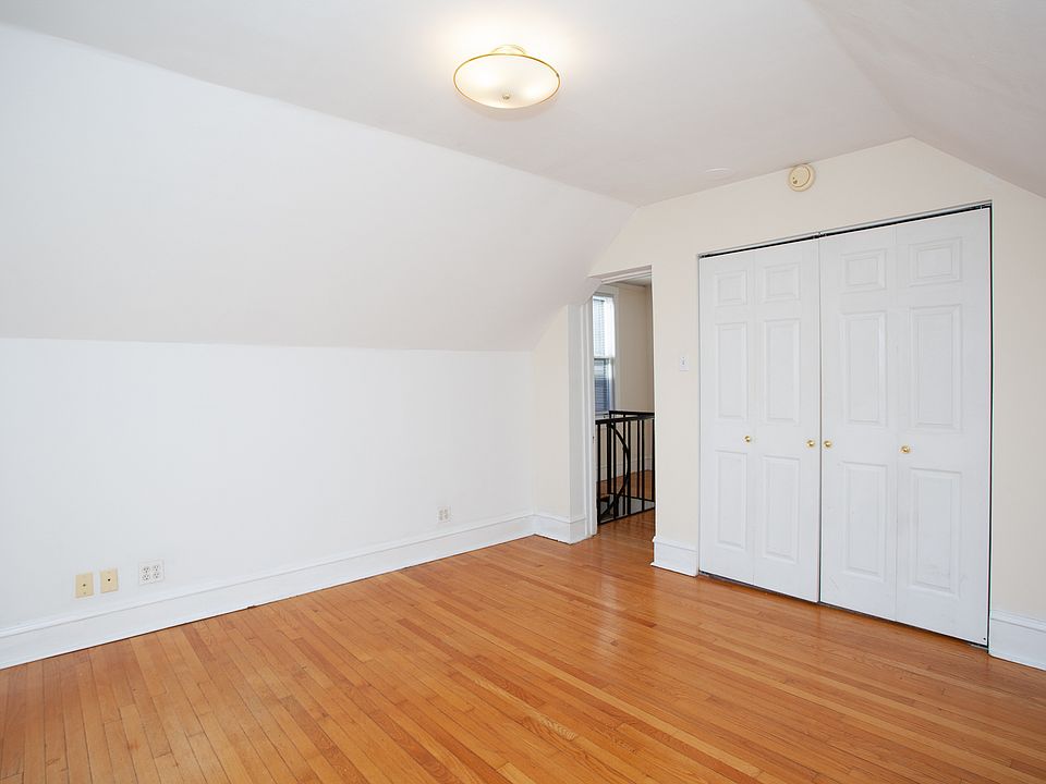 1st image of 1247 W Wellington Ave #2R