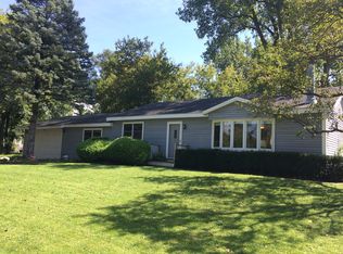 1913 Creek Rd, Fox River Grove, IL 60021