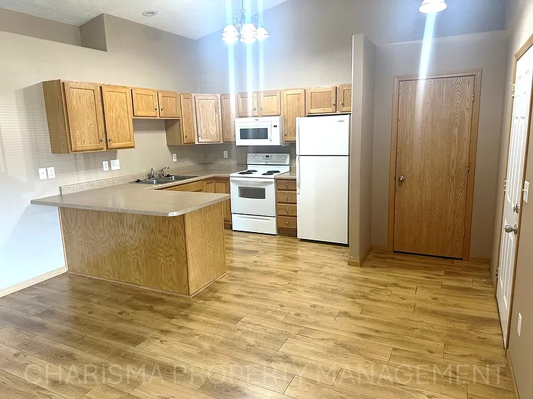 DBK Brandon Townhomes — Photo 57