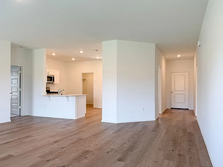 16301 Harvester Dr — Photo 3