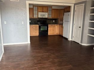 585 S Royal Crest Cir UNIT 13, Las Vegas, NV 89169