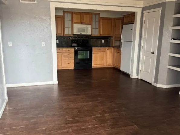 585 S Royal Crest Cir Unit 13, Las Vegas, NV 89169