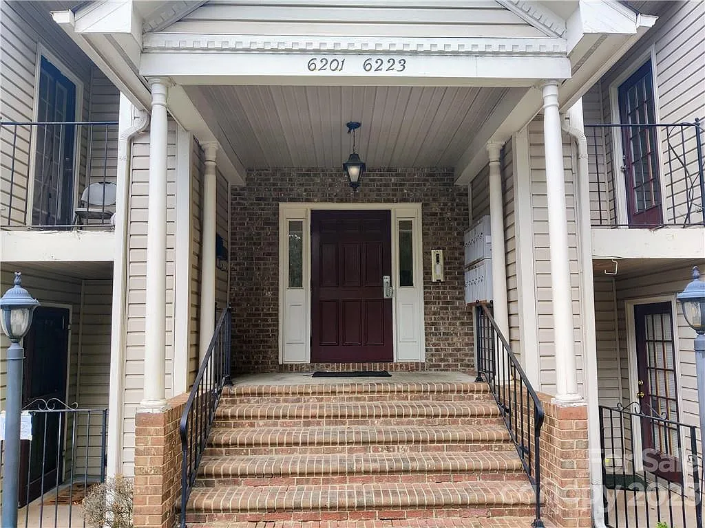 2 bed, 1065 sqft, $1,390 — Photo 2