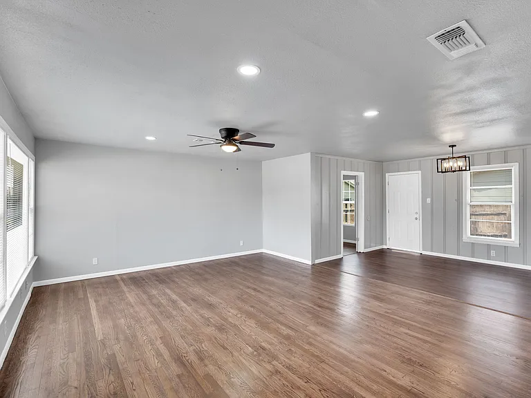 413 Shaw St — Photo 3