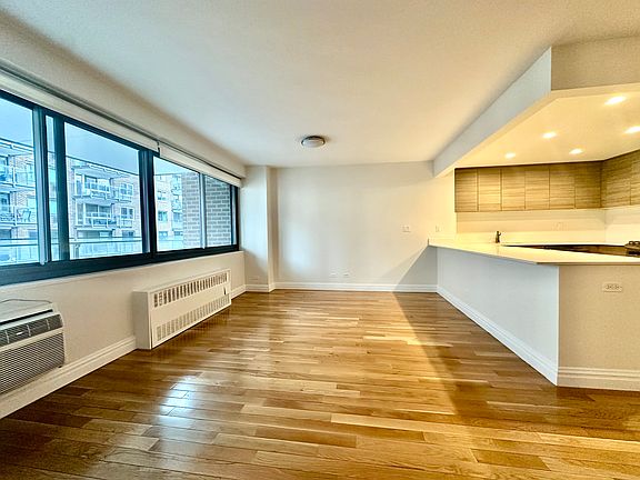 3rd image of 160 W 97th St APT 11D