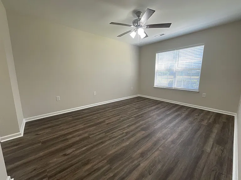 Meridian Park Apartments — Photo 41
