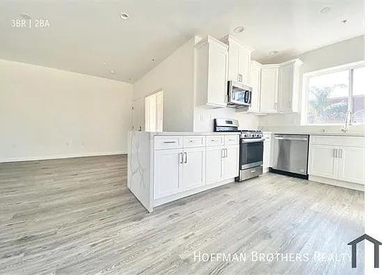 4655 Maplewood Ave #304 — Photo 5