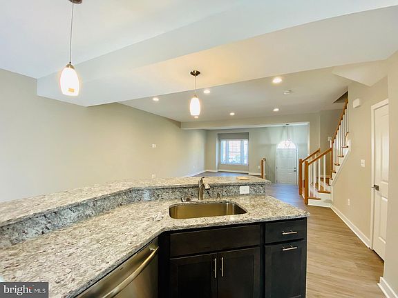 3rd image of 5805 Deer Lake Ln