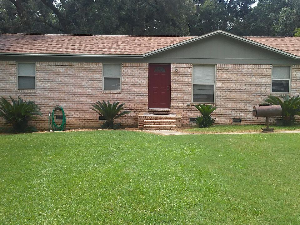1st image of 820 Barksdale St
