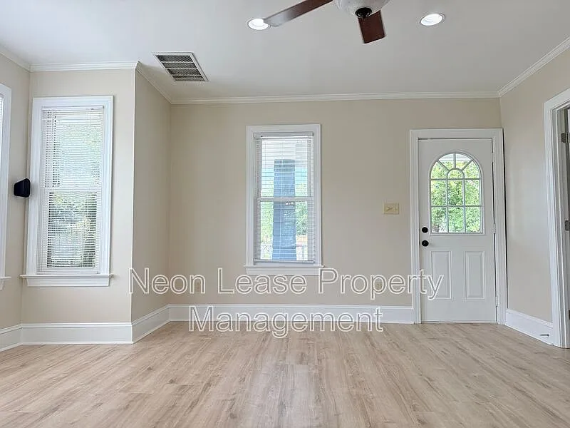 2 bed, 1.0 bath, $1,675 — Photo 2