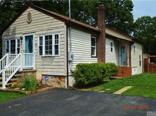 67 Ridgedale Ave, Farmingville, NY 11738