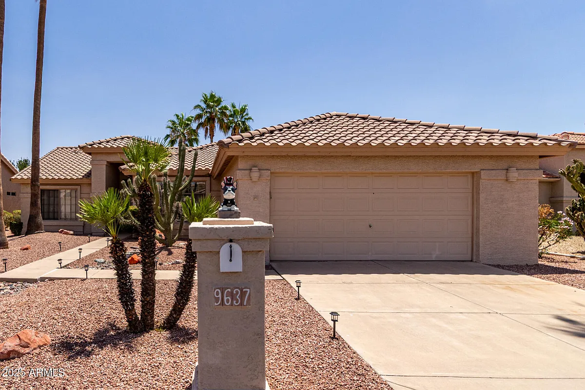 Building Photo - 9637 E Sundune Dr