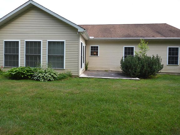 3rd image of 654 W Oak Ln