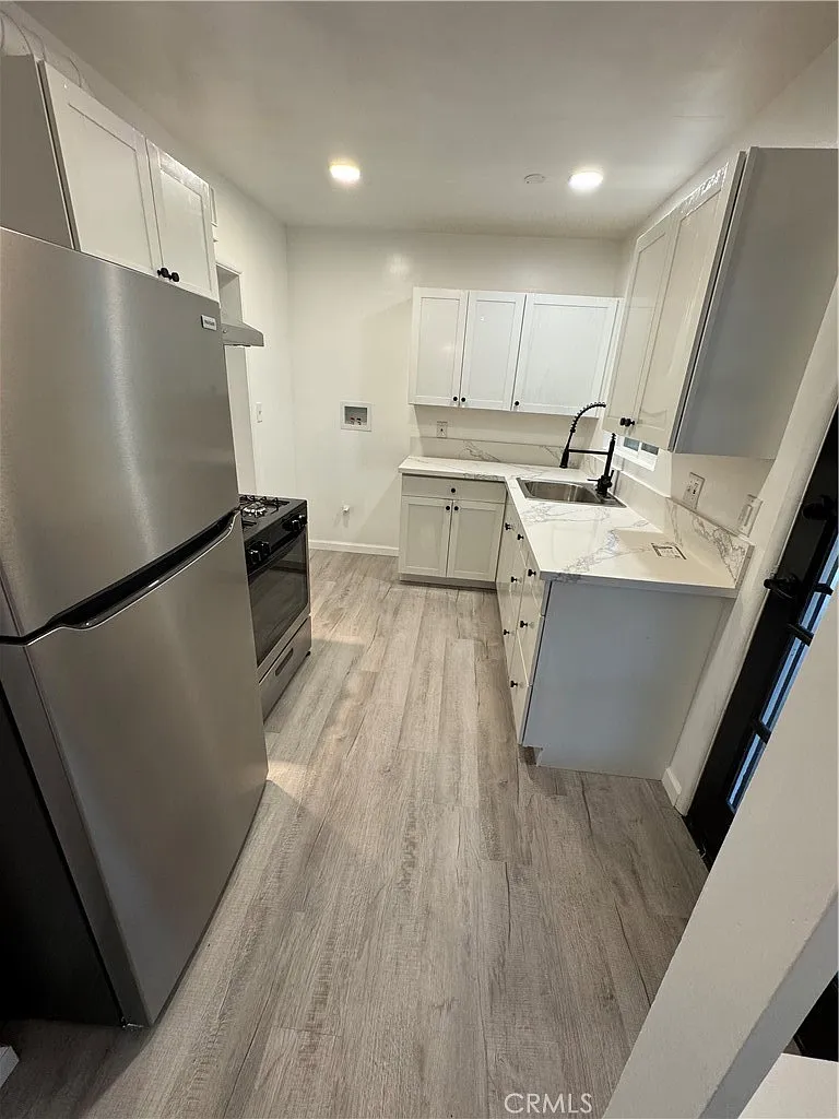 3 bed, 1.5 bath, 1085 sqft, $3,500 — Photo 3