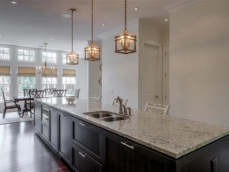 1317 Dover Cir NE — Photo 11
