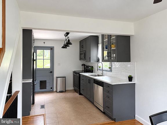 3rd image of 1414 D St