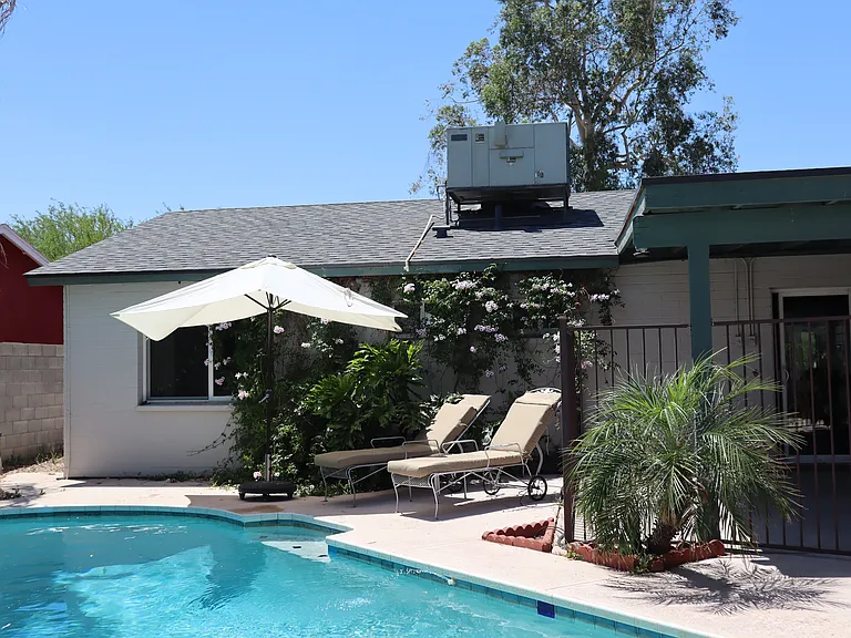 2526 E Corrine Dr — Photo 7