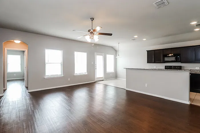 4 bed, 2.0 bath, 1680 sqft, $2,045 — Photo 4