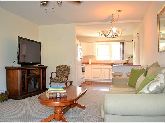 3rd image of 9 Longwood Dr #72