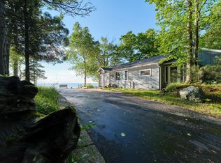 5562 Lakeshore Rd, Manistee, MI 49660
