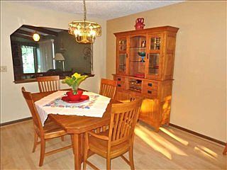 2nd image of 903 Columbine Dr