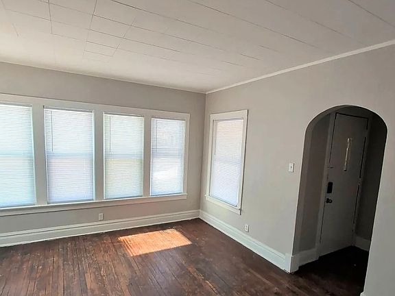 3rd image of 11014 Astoria Blvd