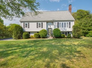 55 Hitching Post Dr, Walpole, MA 02081