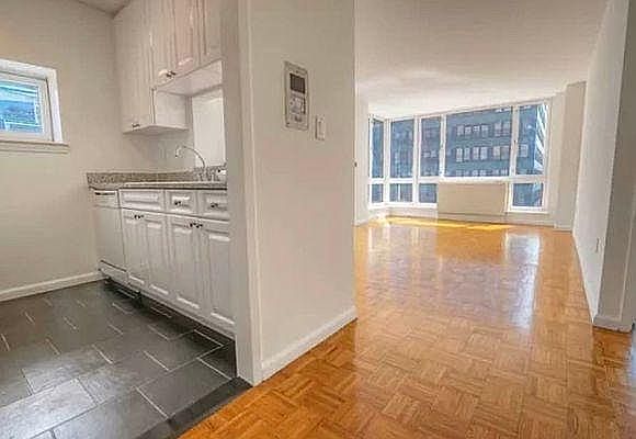 1st image of 325 W 43rd St #17B