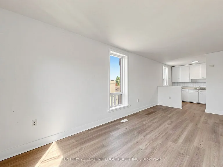 18 Brock St W #3 — Photo 13