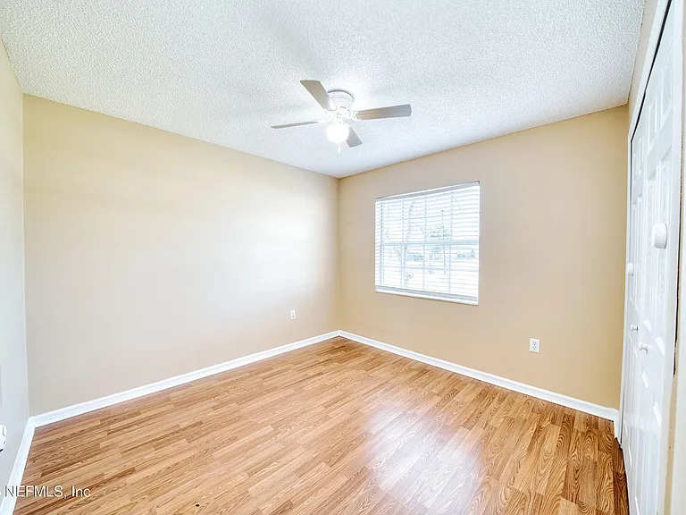 5628 Loma Vista Dr W — Photo 31