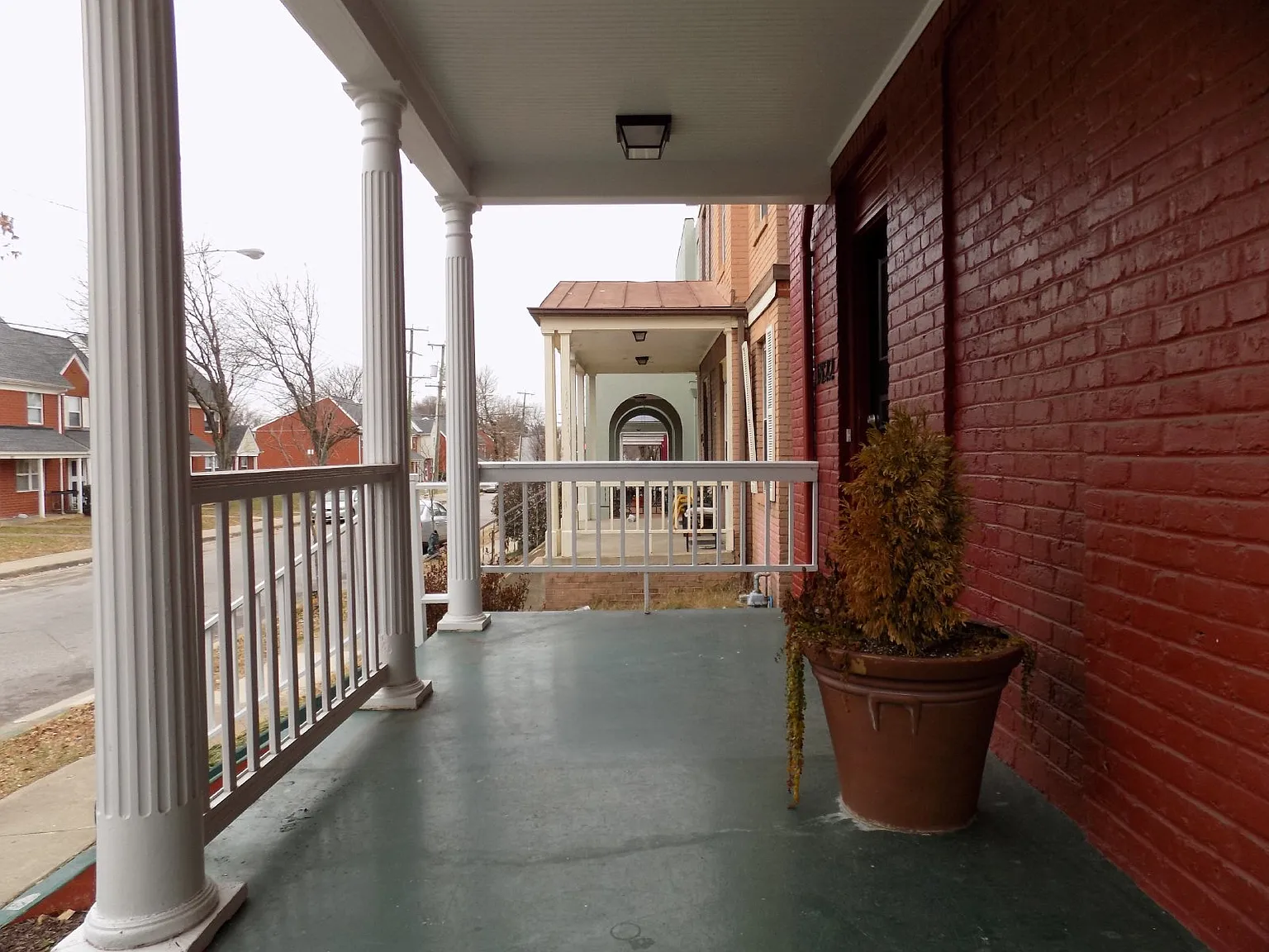3 bed, 1.5 bath, 1280 sqft, $2,170 — Photo 2