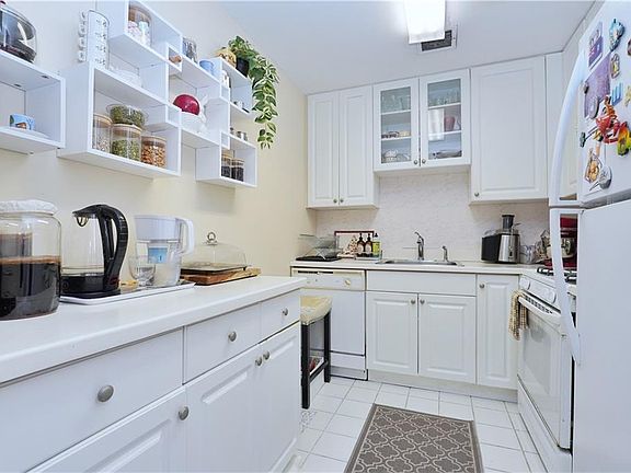 2nd image of 40 Oceana Dr W APT 10E