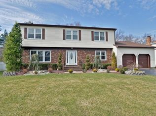 13 Longstreet Rd, Manalapan, NJ 07726