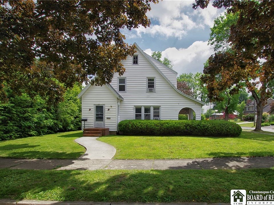 1st image of 202 Arlington Ave