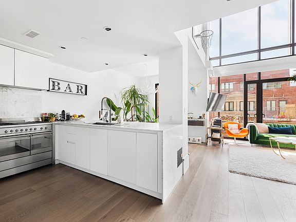 4th image of 429 Kent Ave #D726