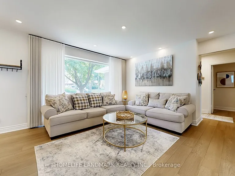 30 Paperbirch Dr — Photo 2