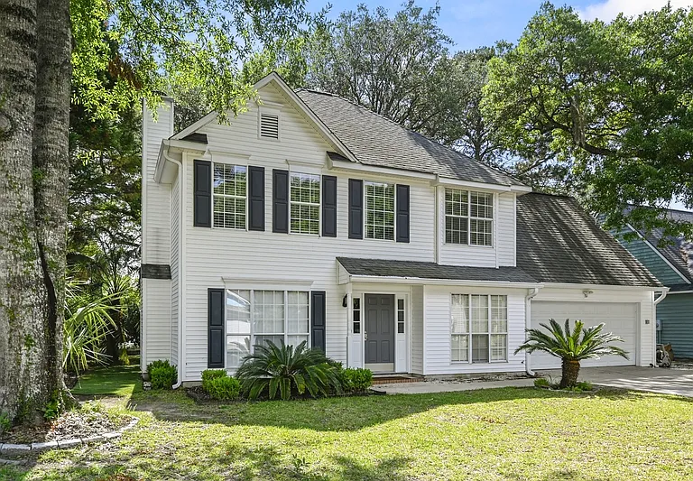 1382 Center Lake Dr — Photo 2