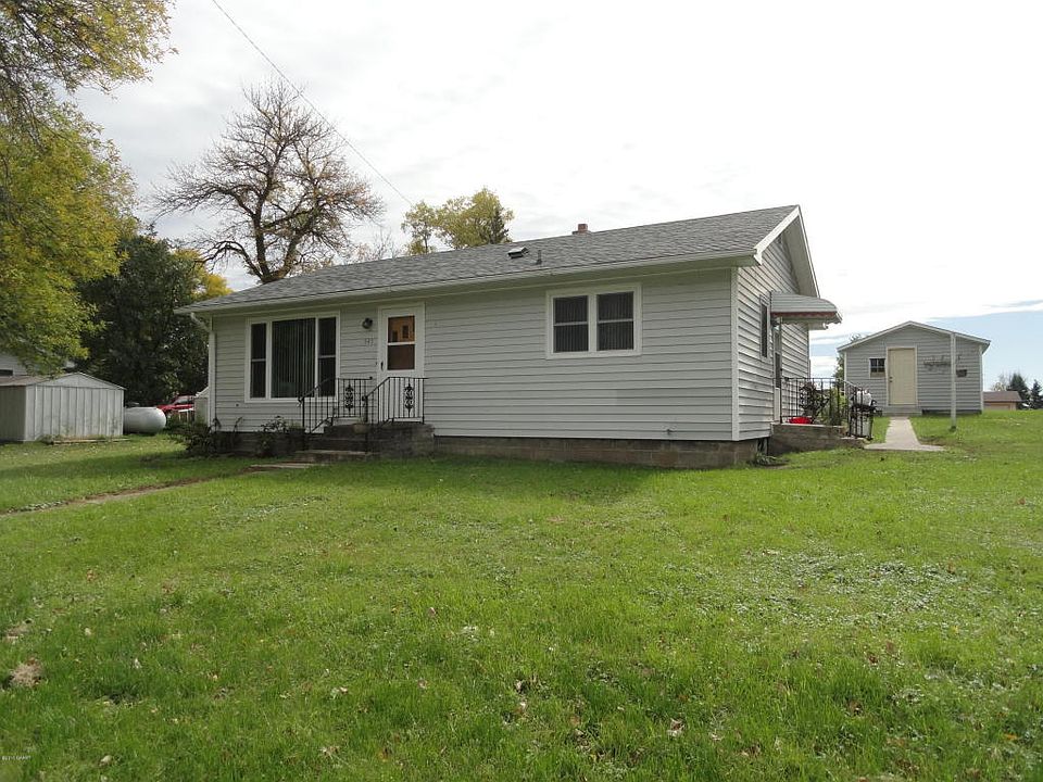 1st image of 545 1st Ave W