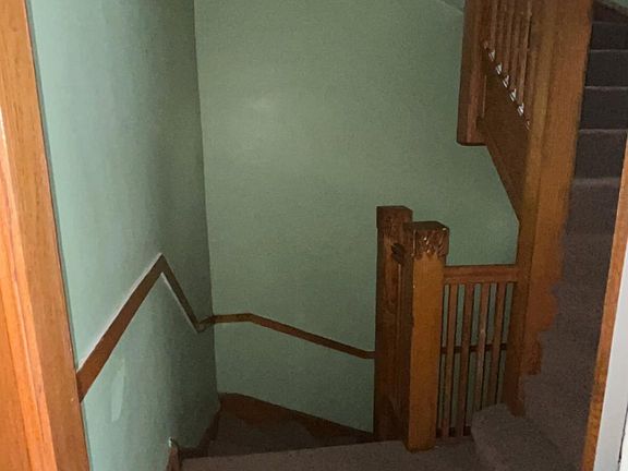 front entrance to apartment 1 on 4319 Hirsch