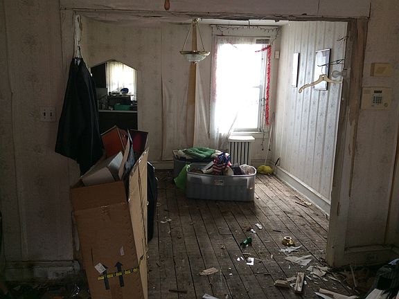 4th image of 716 Kingston St