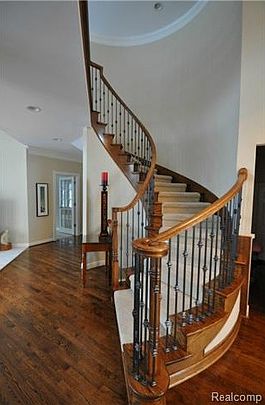 5th image of 510 N Shore Ct