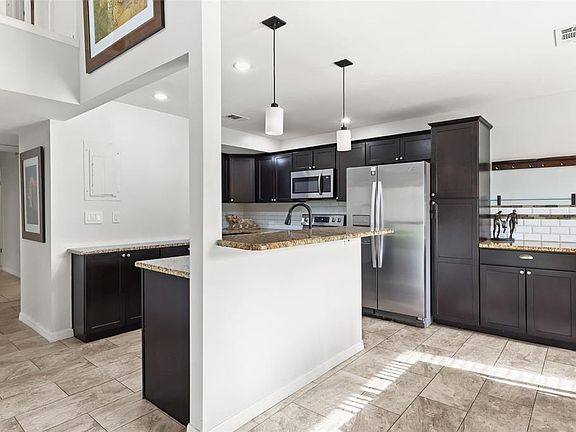 4th image of 441 S NETHERWOOD CRESCENT #206