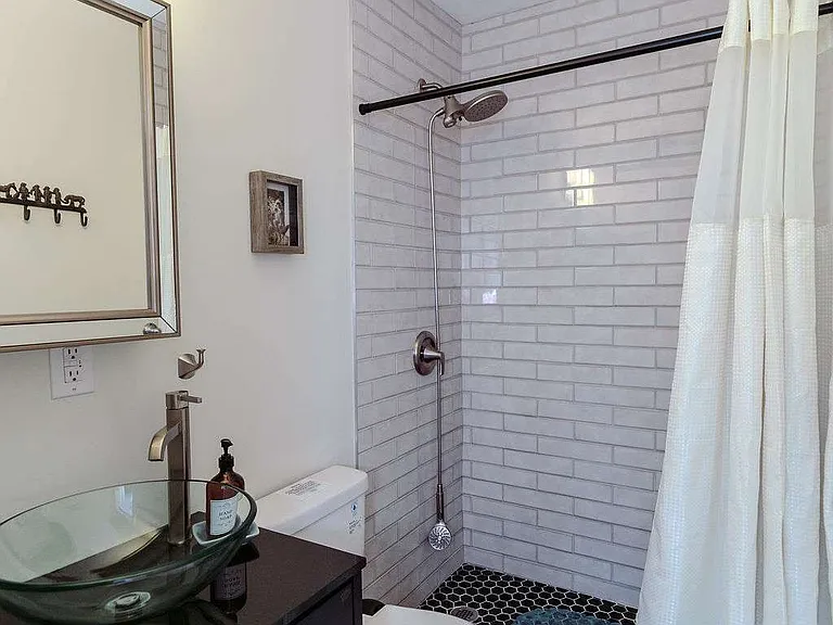 150 South Ave SE #1 — Photo 16