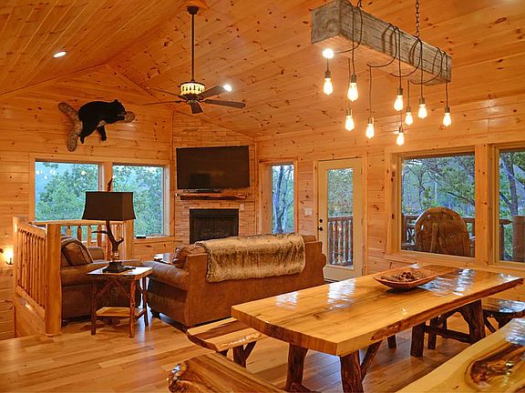 4th image of 264 Laurel Oaks Way