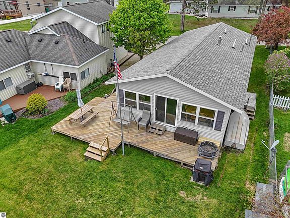 5th image of 245 S Lake Dr
