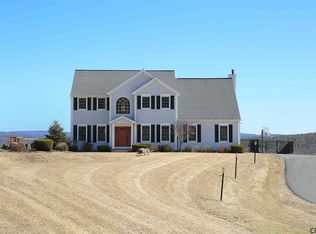 12 Edinburgh Dr, East Schodack, NY 12063