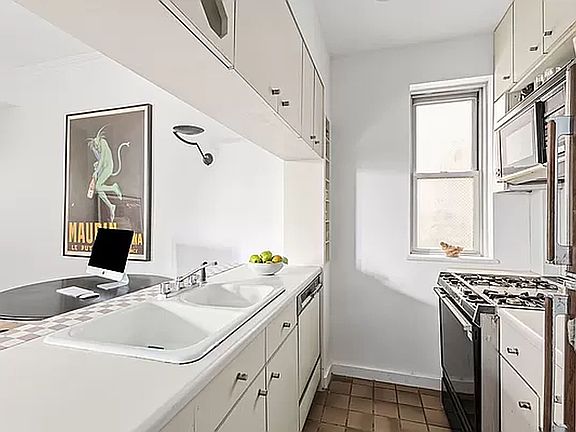 4th image of 59 E 72nd St APT 5D