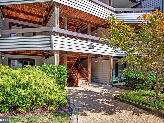 3rd image of 10 President Point Dr Unit A3